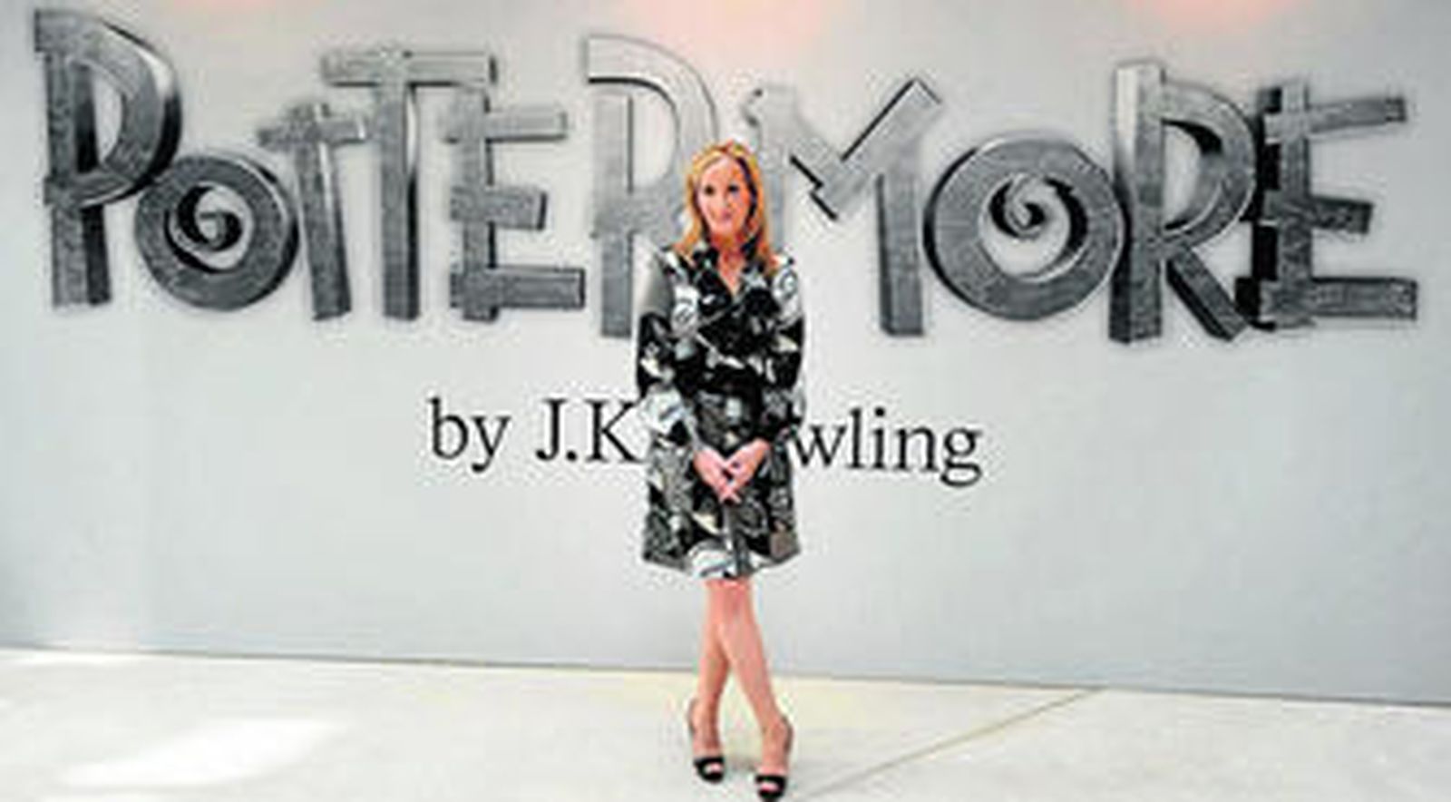 La escritora británica J. K. Rowling, ayer en Londres, durante la presentación de su nuevo proyecto: 'Pottermore'.