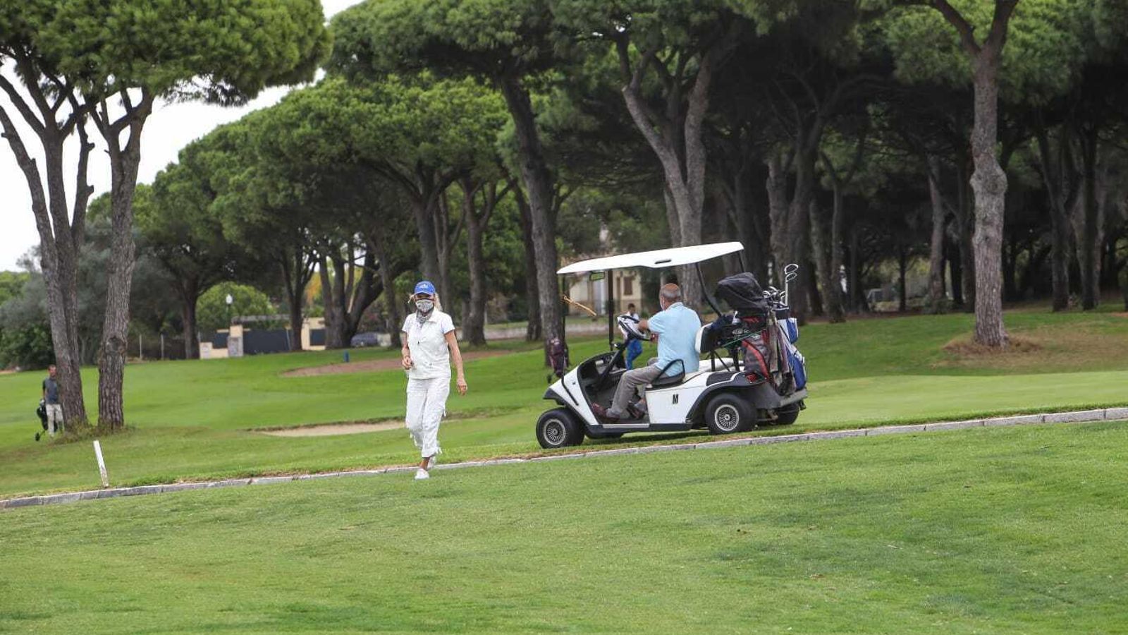 Jugadores en el Iberostar Real Club de Golf Novo Sancti Petri, en la mañana de hoy martes.