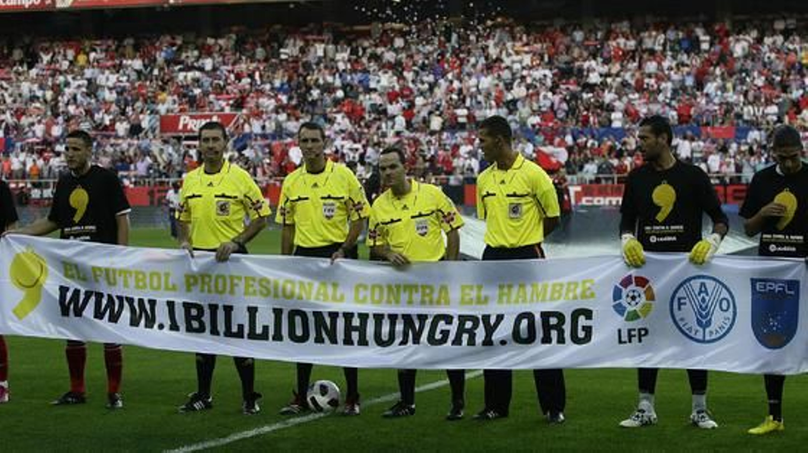 El Sevilla vence 4-3 al Athletic de Bilbao en el Sánchez Pizjuán con dos goles de Luis Fabiano y dos de Kanoute de penalti. / Antonio Pizarro