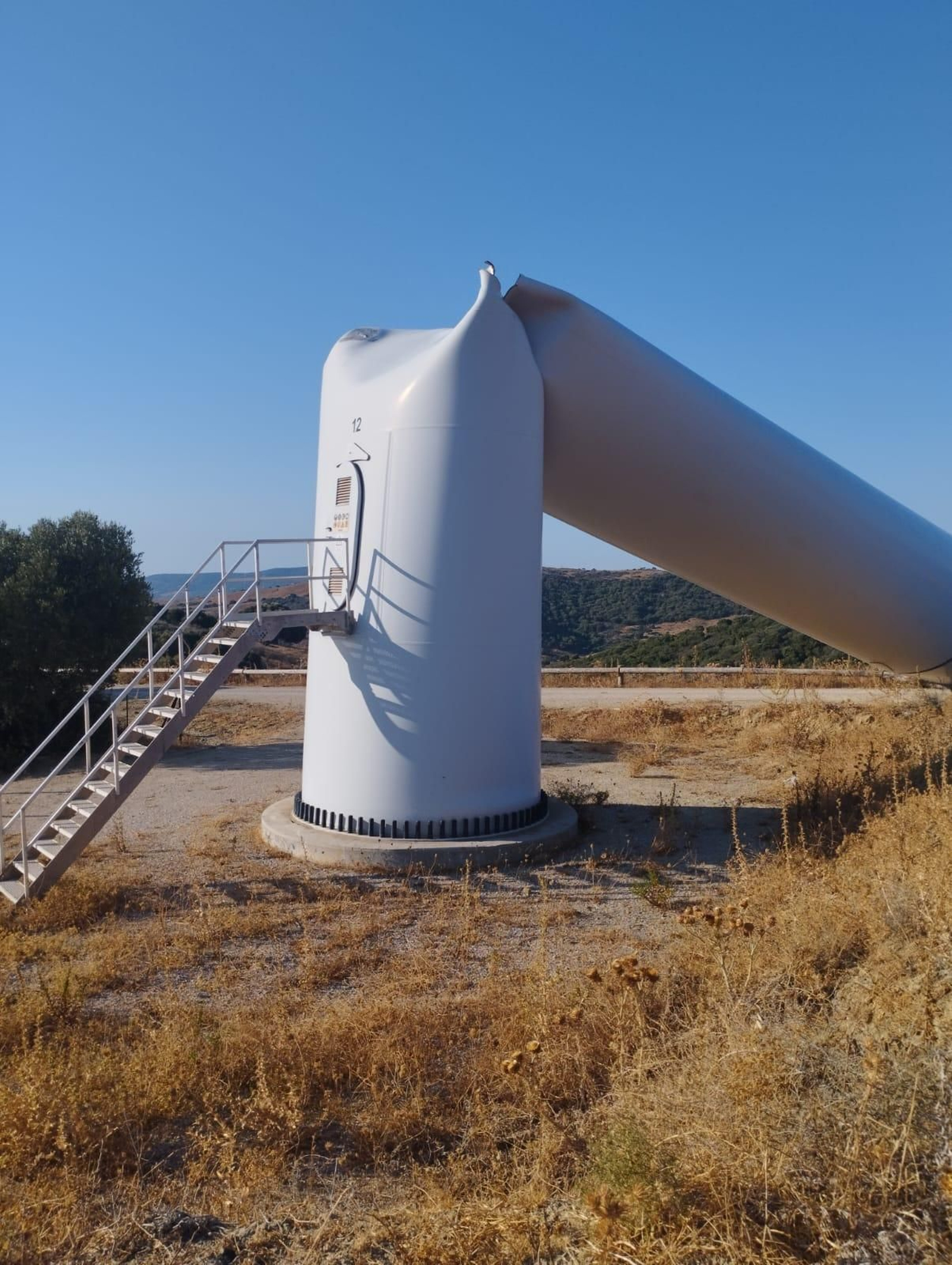 El molino doblado por la mitad.