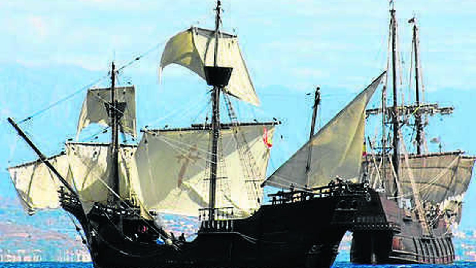 Nao Victoria y el galeón.