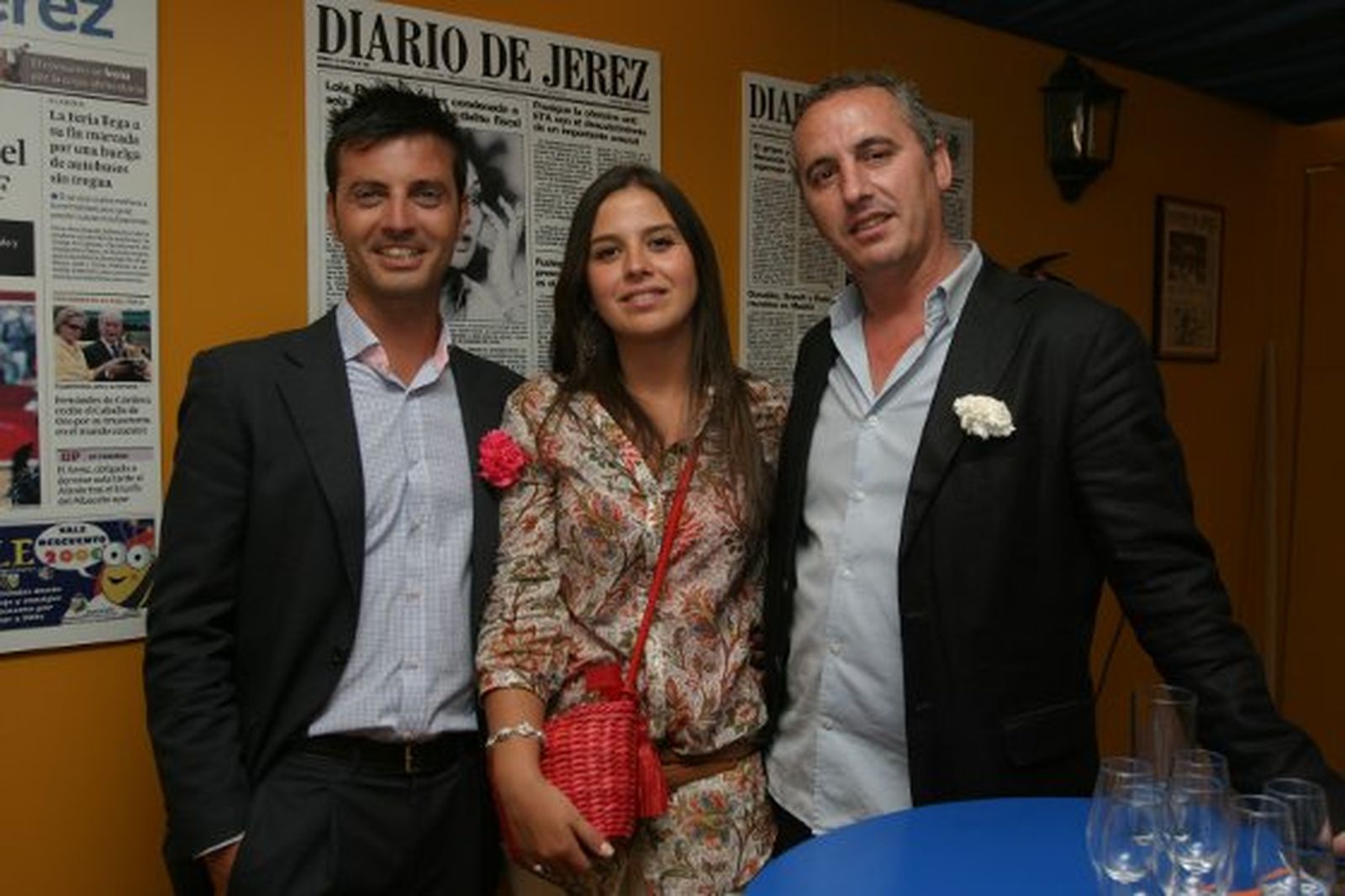 La comercial del Diario Marisa López, acompañada por el director de eventos y el propietario de la discoteca Oxi, Alejandro Grilo y Francis Abascal, respectivamente.

Foto: Vanesa Lobo