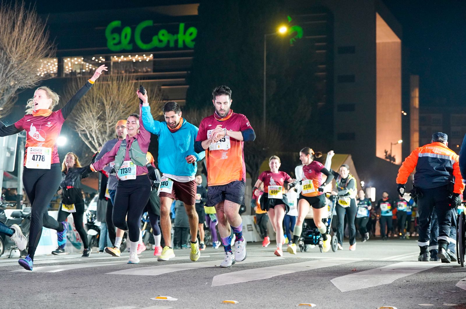 En imágenes: búscate en tu llegada a meta de la Carrera de San Antón 2026 (16)