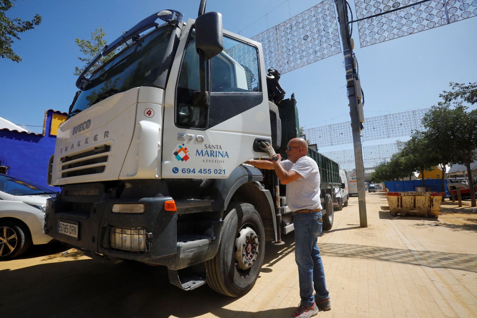 El desmontaje de las casetas y atracciones de la Feria de Córdoba, en imágenes
