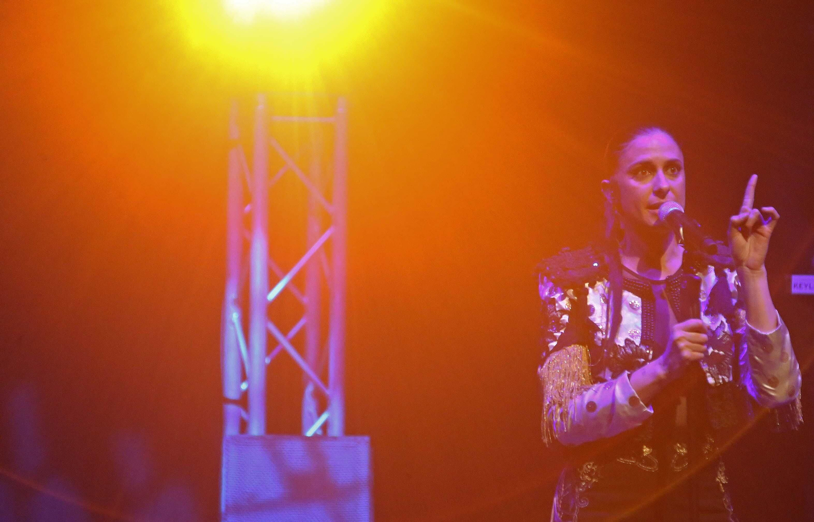 Fotos del concierto de María Peláe en La Línea