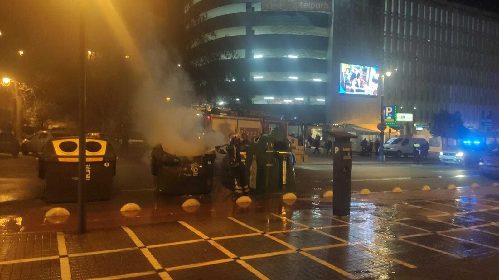 Extinción de un incendio en un contenedor de Pablo Rada el pasado 22 de febrero.