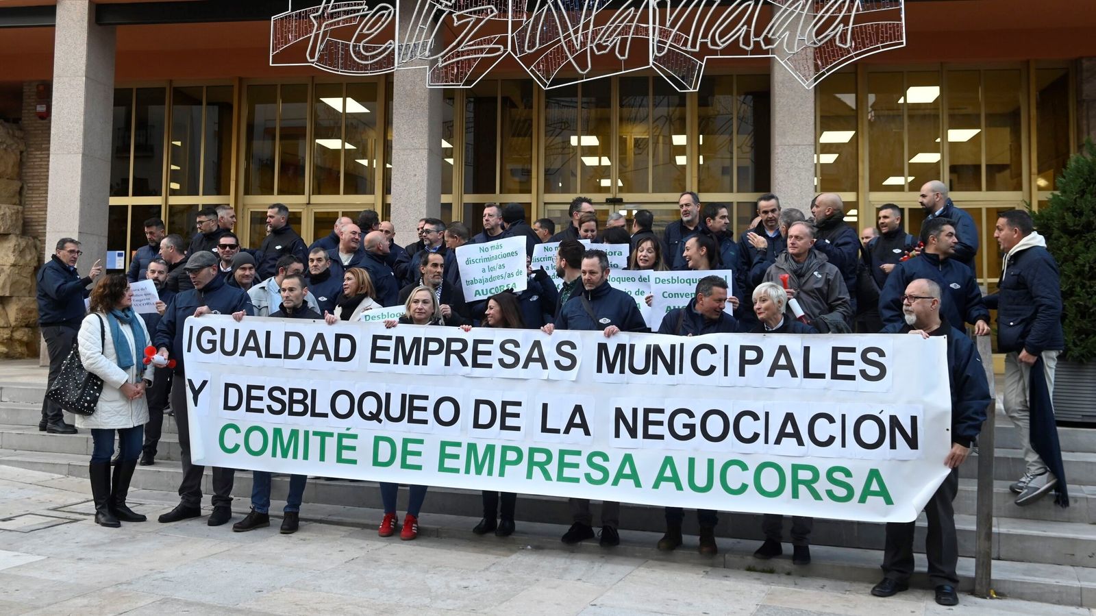 Un momento de la concentración de los trabajadores de Aucorsa