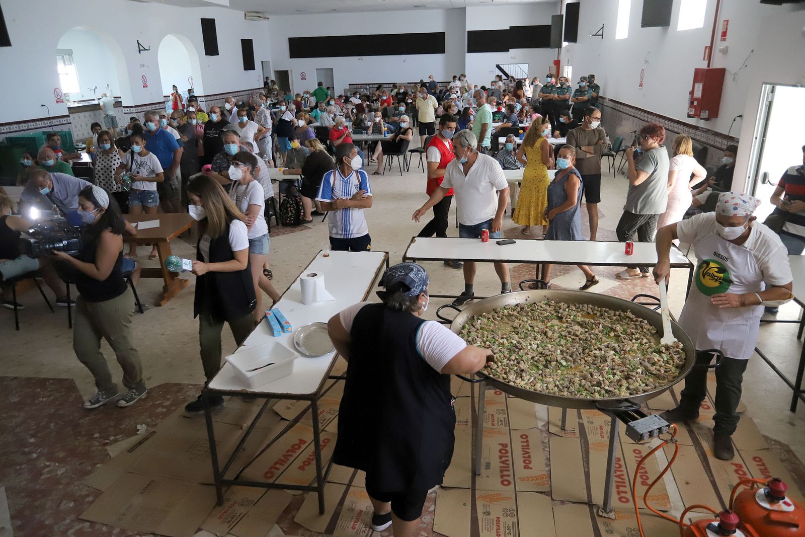 Las imágenes mas destacadas de los vecinos de la Zarza-Perrunal realojados por el incendio de Almonaster la Real