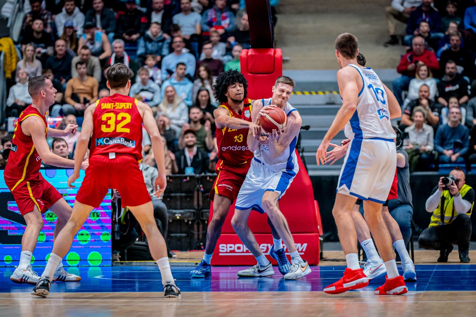 Milagro de España en la locura de Eslovaquia con buena participación de los cajistas