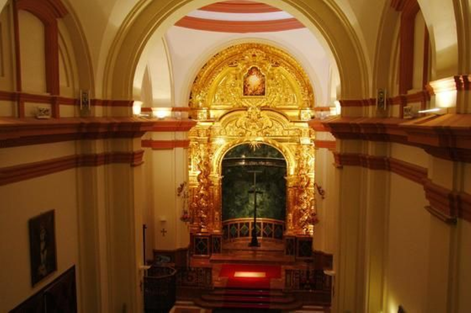 Mármol, bronce y madera son los materiales que forman el monumental retablo que acogerá al Cristo de la Expiración.

Foto: Victoria Hidalgo