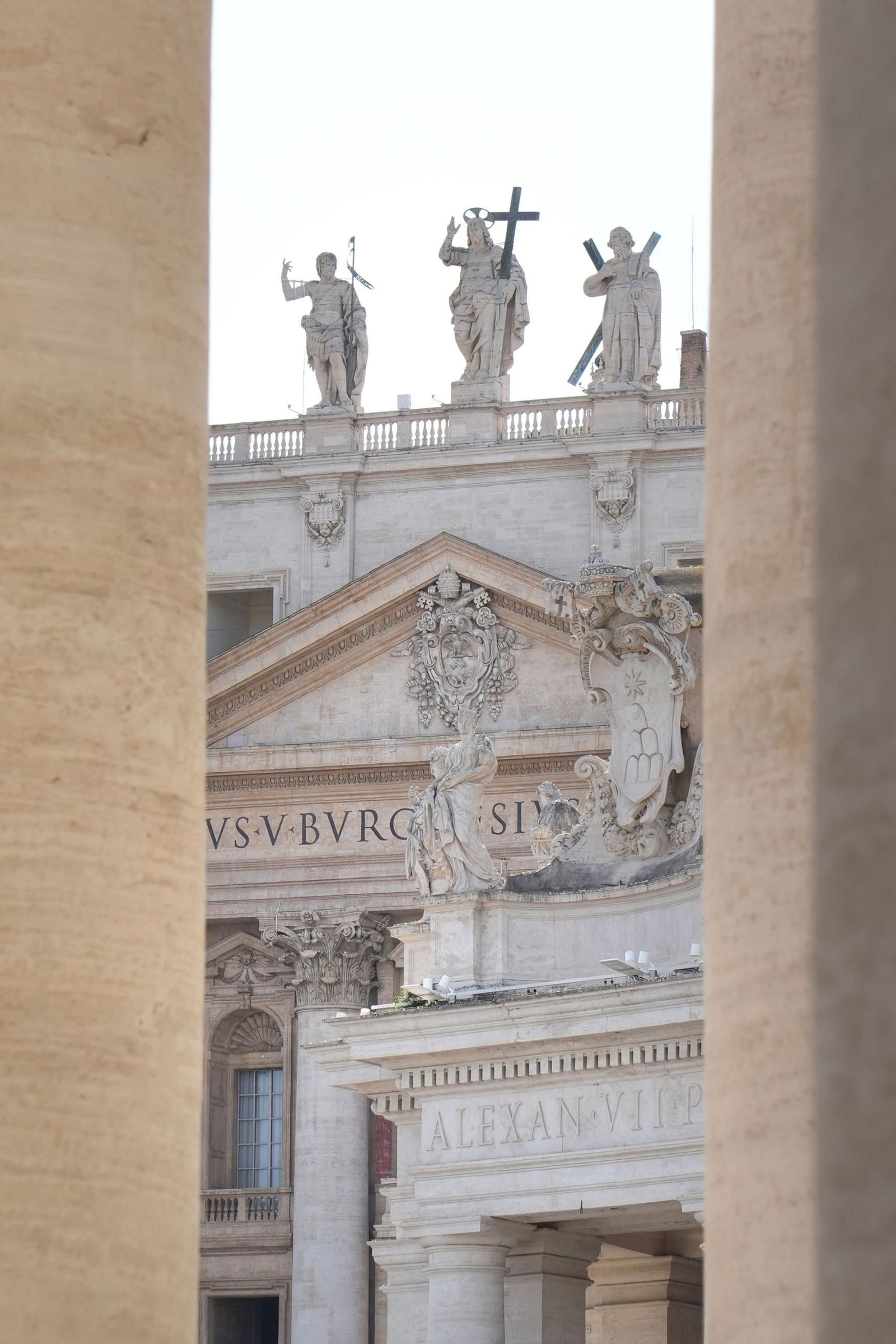 Fotos del ambiente en Roma tras la muerte del papa Francisco