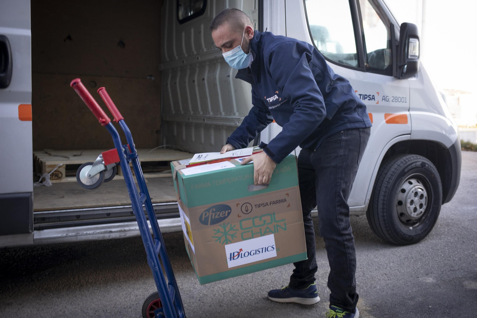 Fotos de un día histórico: así ha sido la vacunación en Granada