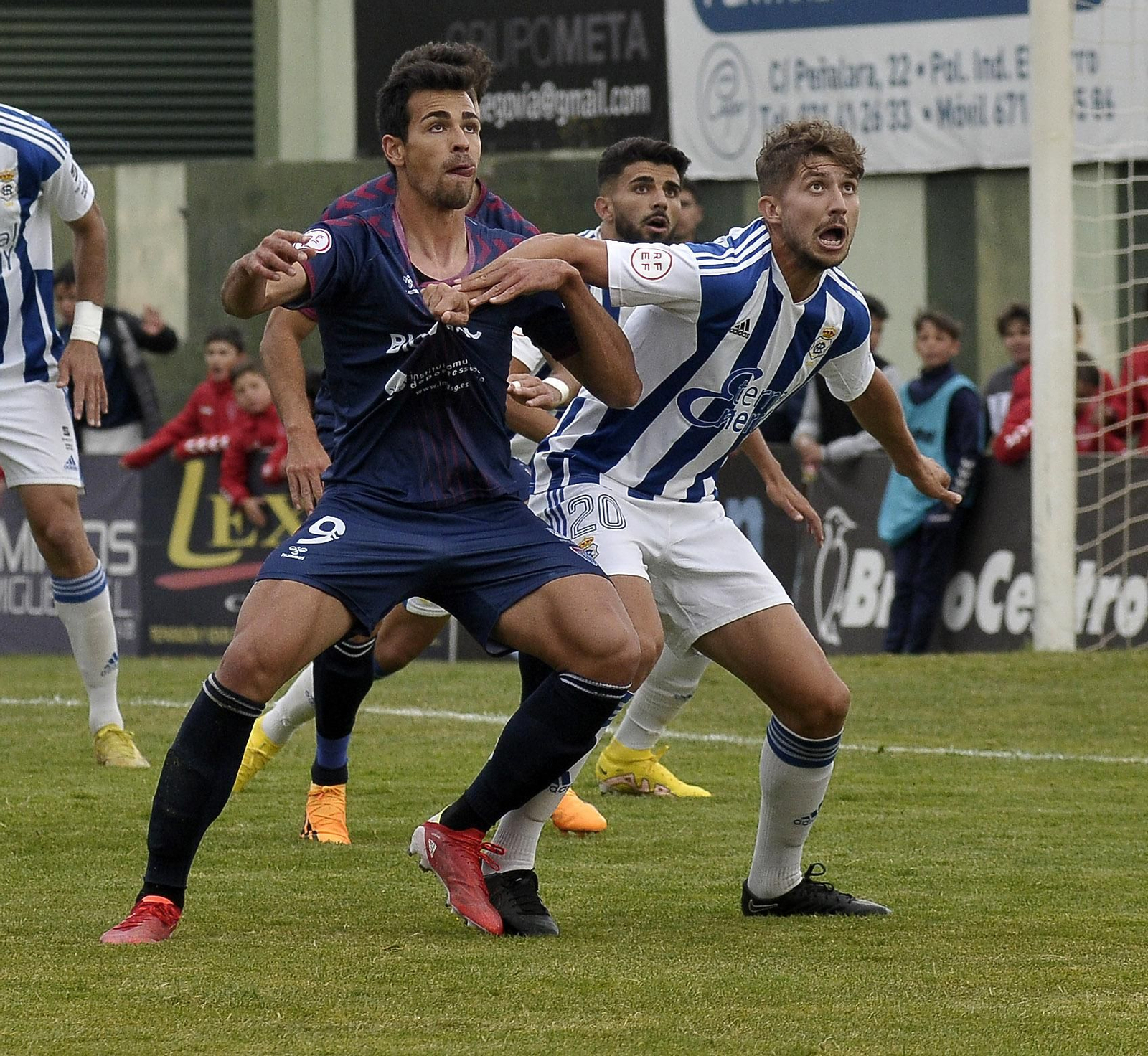 Imágenes del partido entre la Segoviana y el Recre en La Albuera