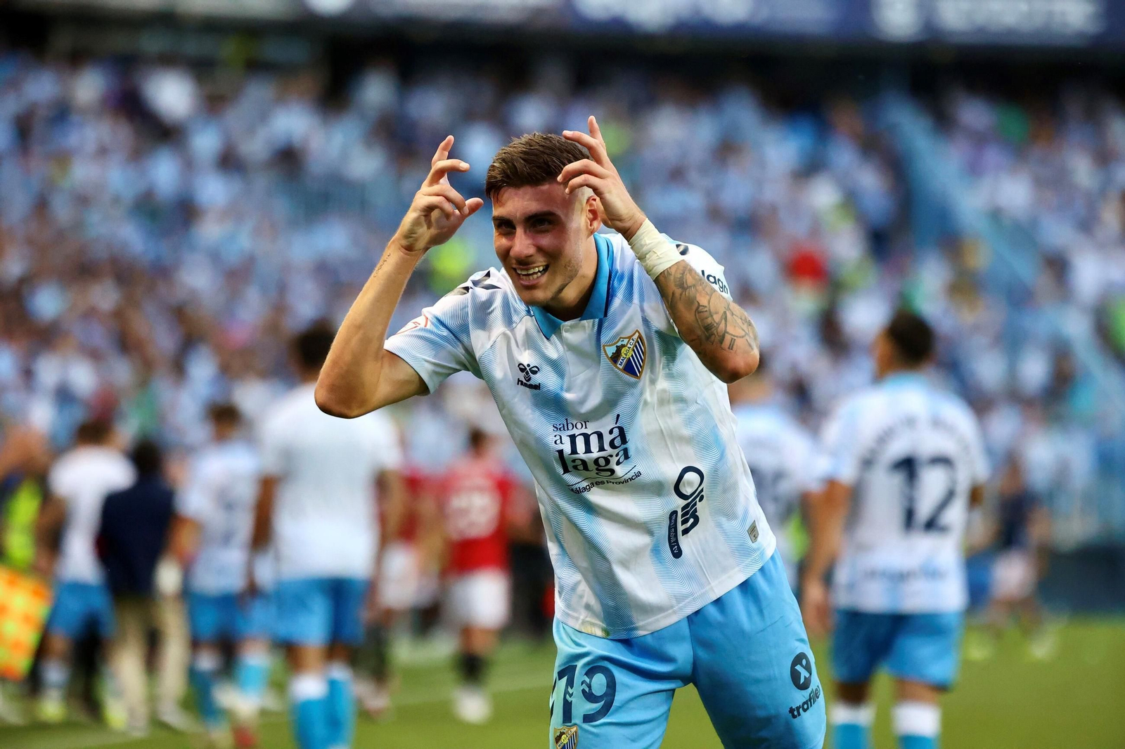 Roberto Fernández celebra un gol con el Málaga CF. Roberto Fernández celebra un gol con el Málaga CF.