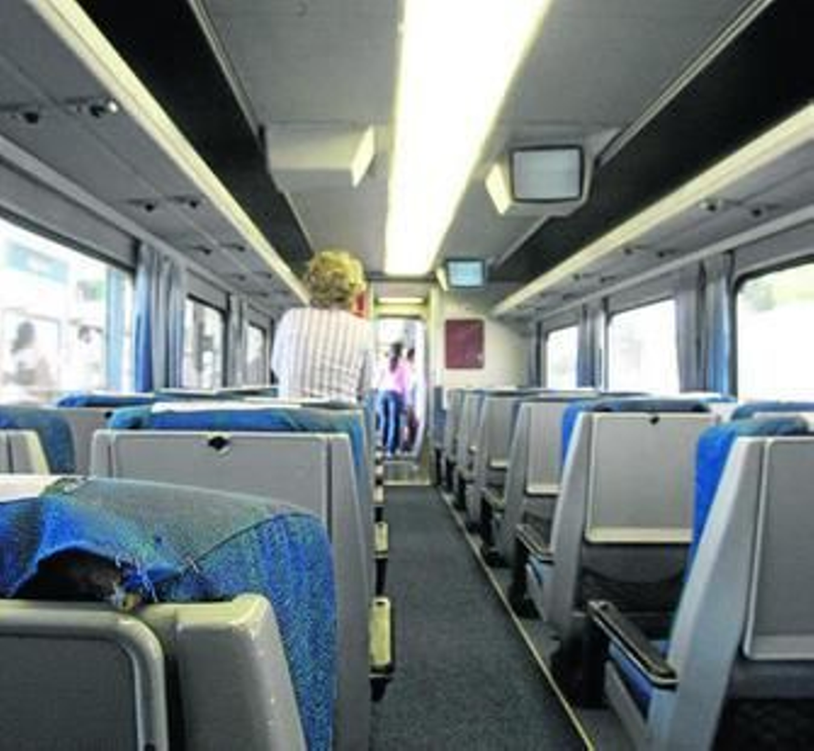 Interior de uno de los vagones del Altaria que partió el jueves a mediodía con destino a Madrid.