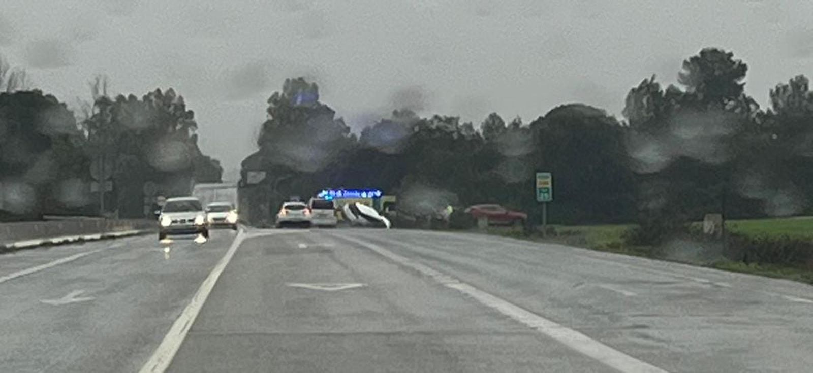 Accidente esta tarde en la A-2003, tramo de La Barca de la Florida a San José del valle, a la altura del Chaparrito.