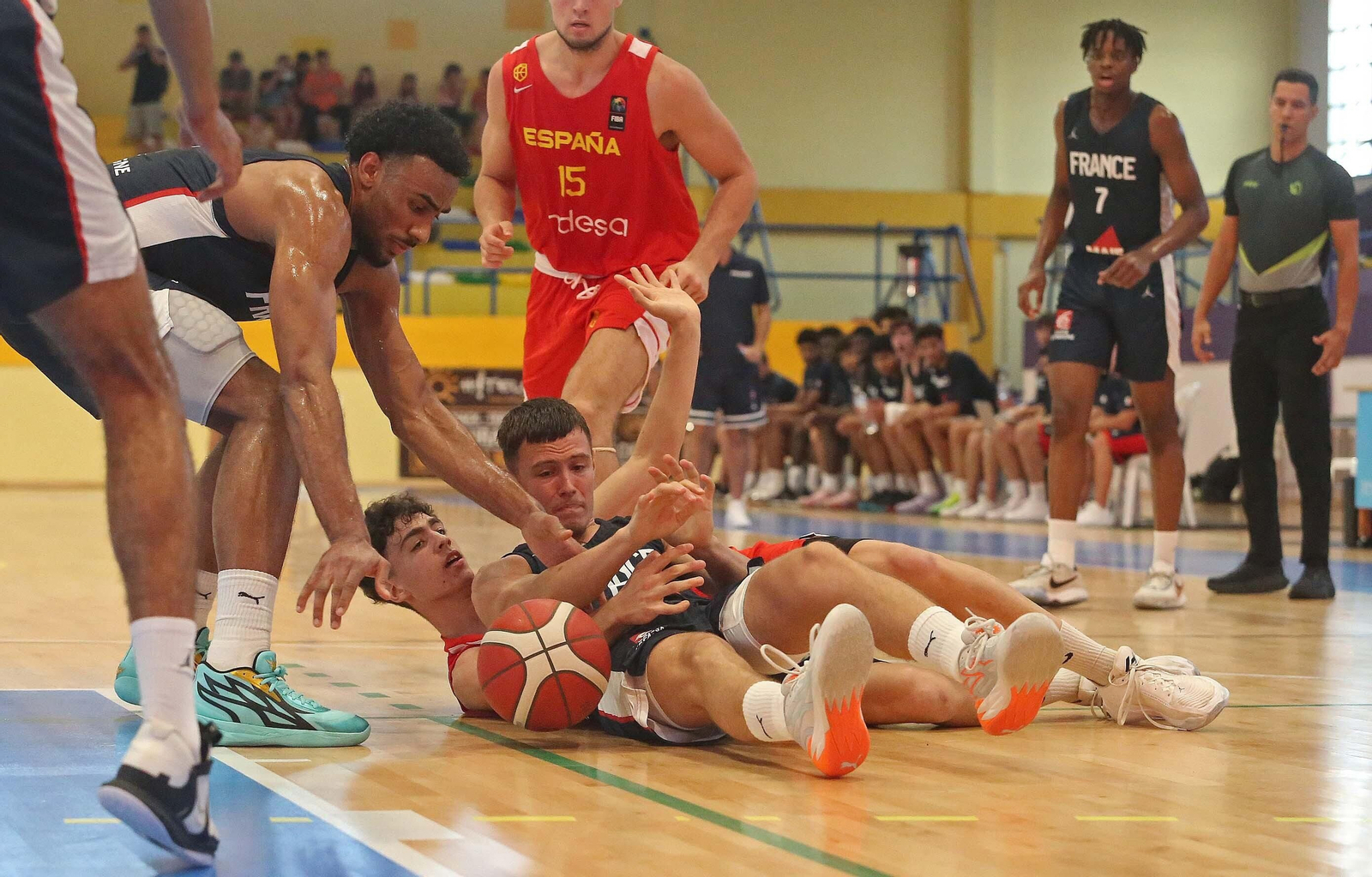 Fotos de la jornada final del Torneo Internacional de Baloncesto U-20 en La Línea