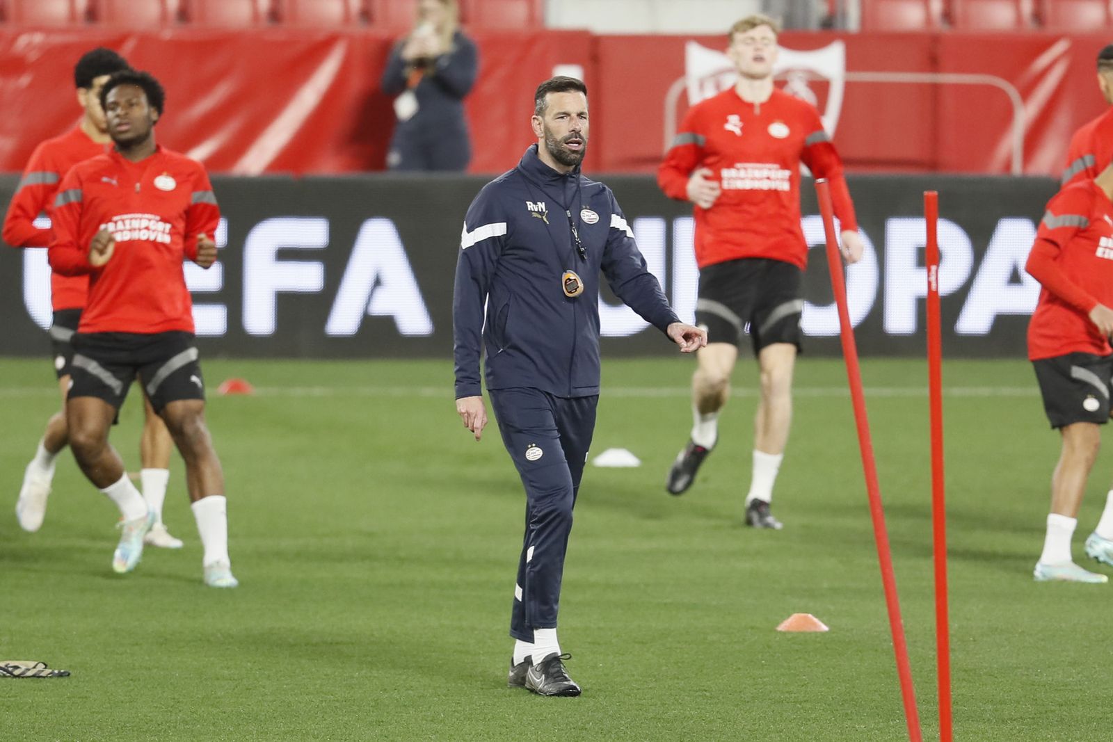 Ruud van Nistelrooy, en el entrenamiento del PSV en el Sánchez-Pizjuán.