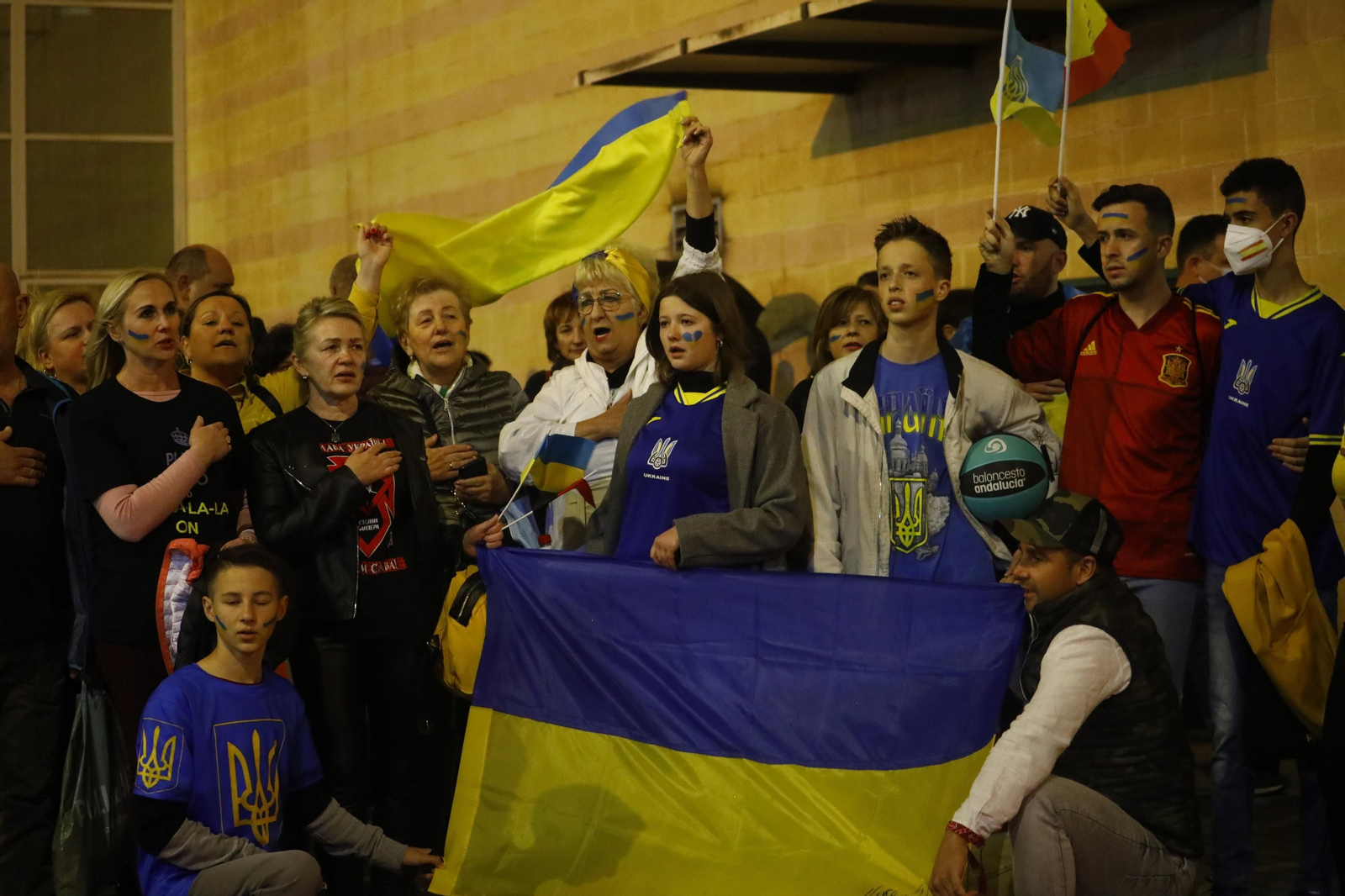 Las imágenes del emotivo encuentro entre España y Ucrania en Córdoba