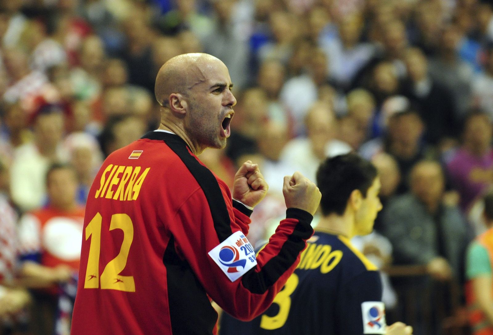 José Manuel Sierra celebra una victoria con la selección española.