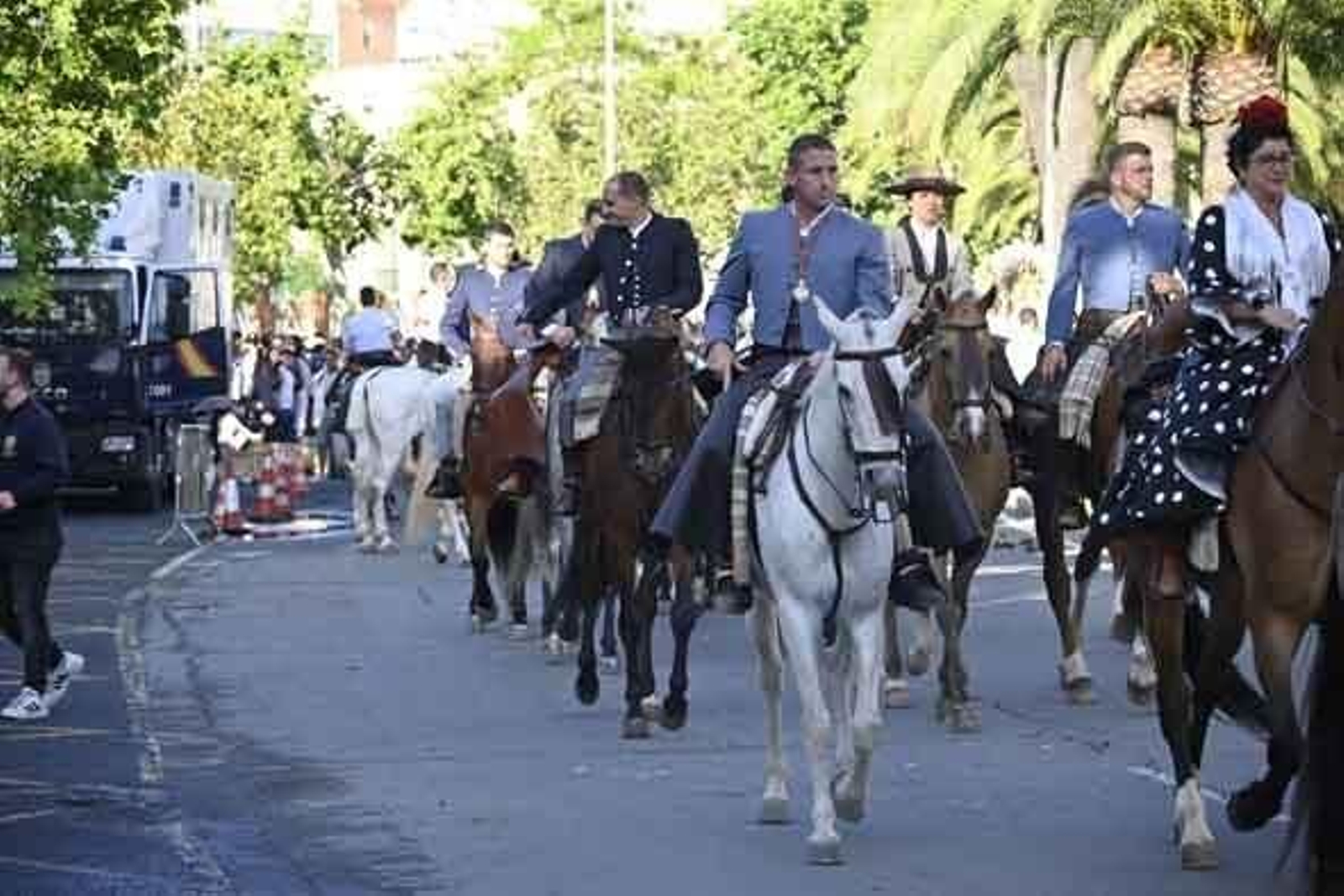 Las mejores imágenes de los peregrinos en la salida de Emigrantes