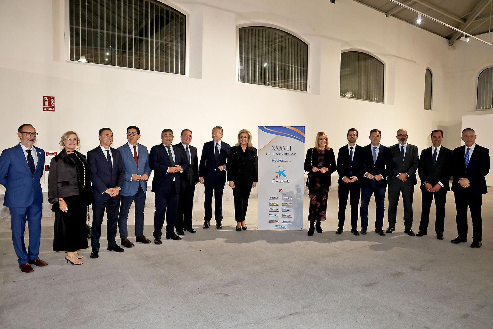 Imágenes de los invitados a la gala de los  37 premios Onubenses del Año