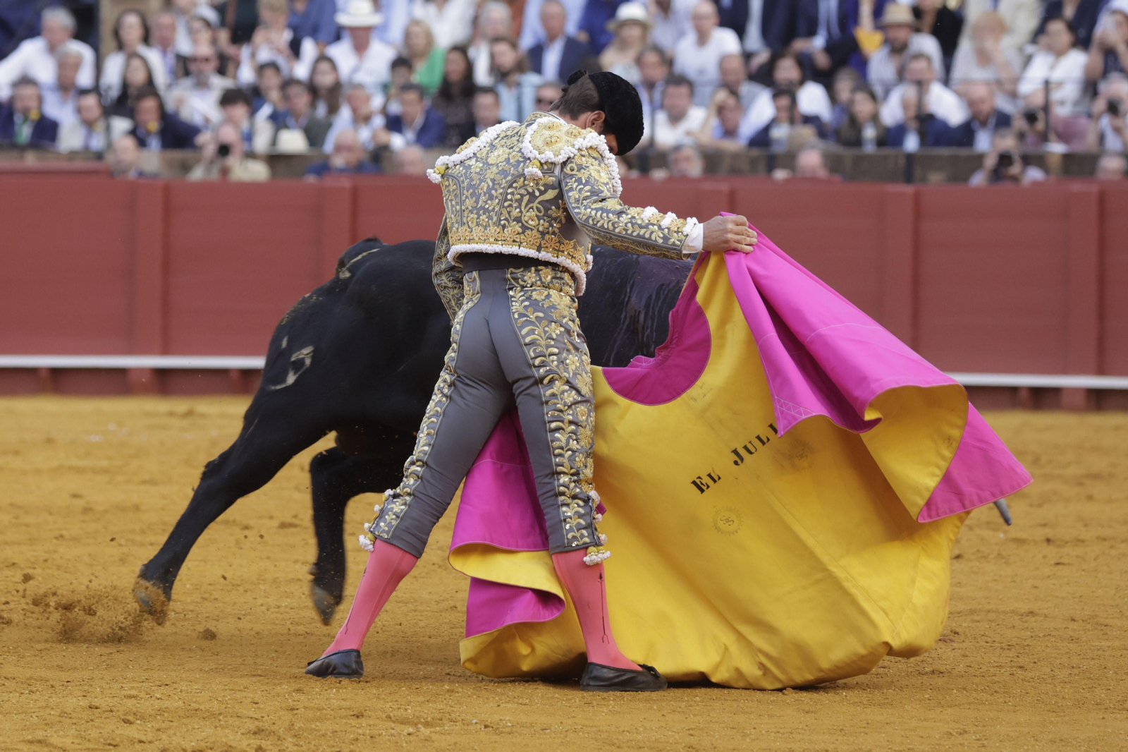 Las imágenes del la corrida del Domingo de Resurrección en la Maestranza de Sevilla