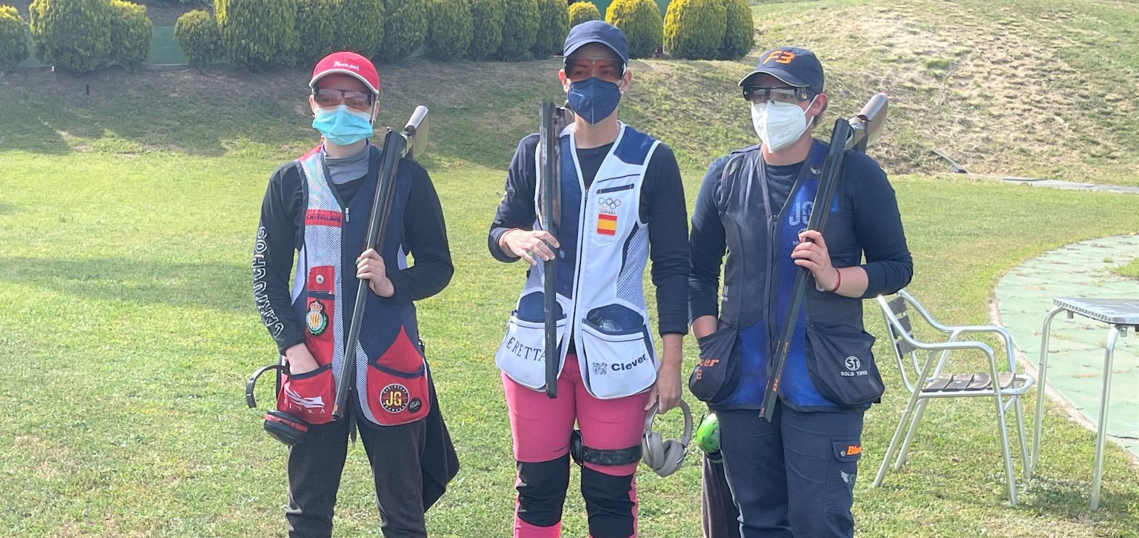 Fátima Gálvez, en el centro, con Paqui Muñoz de León a su izquierda y Mar Molné a su derecha.