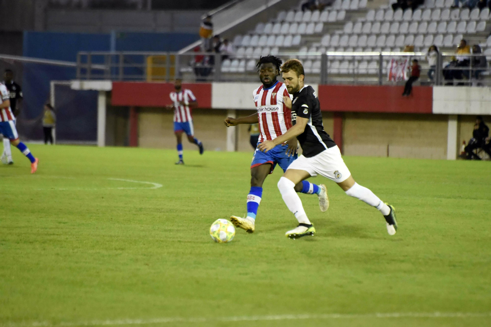 Karim y Sergio Rodríguez, en el Clásico de la primera vuelta.
