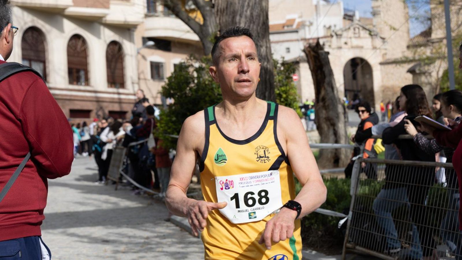 Más de 2.100 participantes corren para promover la salud en Jaén, en imágenes (1)