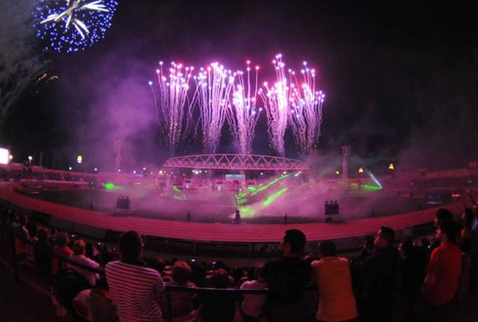 Luz y color en Bahía Sur en la ceremonia de apertura de los XIV Juegos Iberoamericanos San Fernando 2010. 

Foto: Elias Pimentel y Joaquin Pino