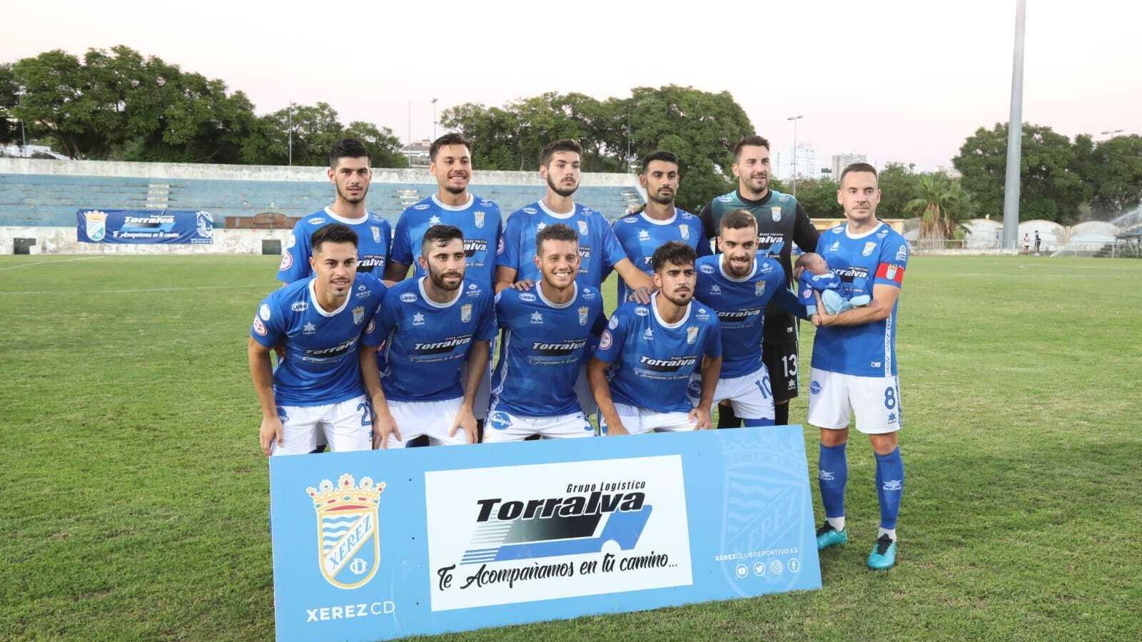 Formación inicial del Xerez CD, con ocho cambios con respecto al partido de Murcia.