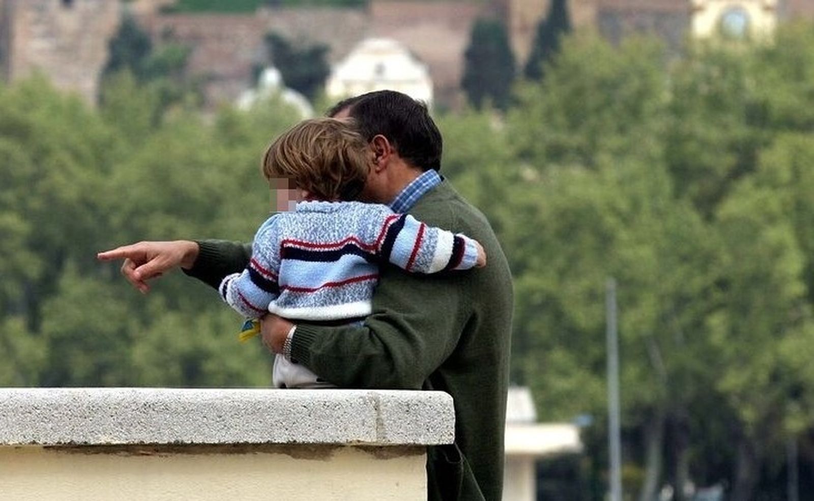 Un abuelo con su nieto