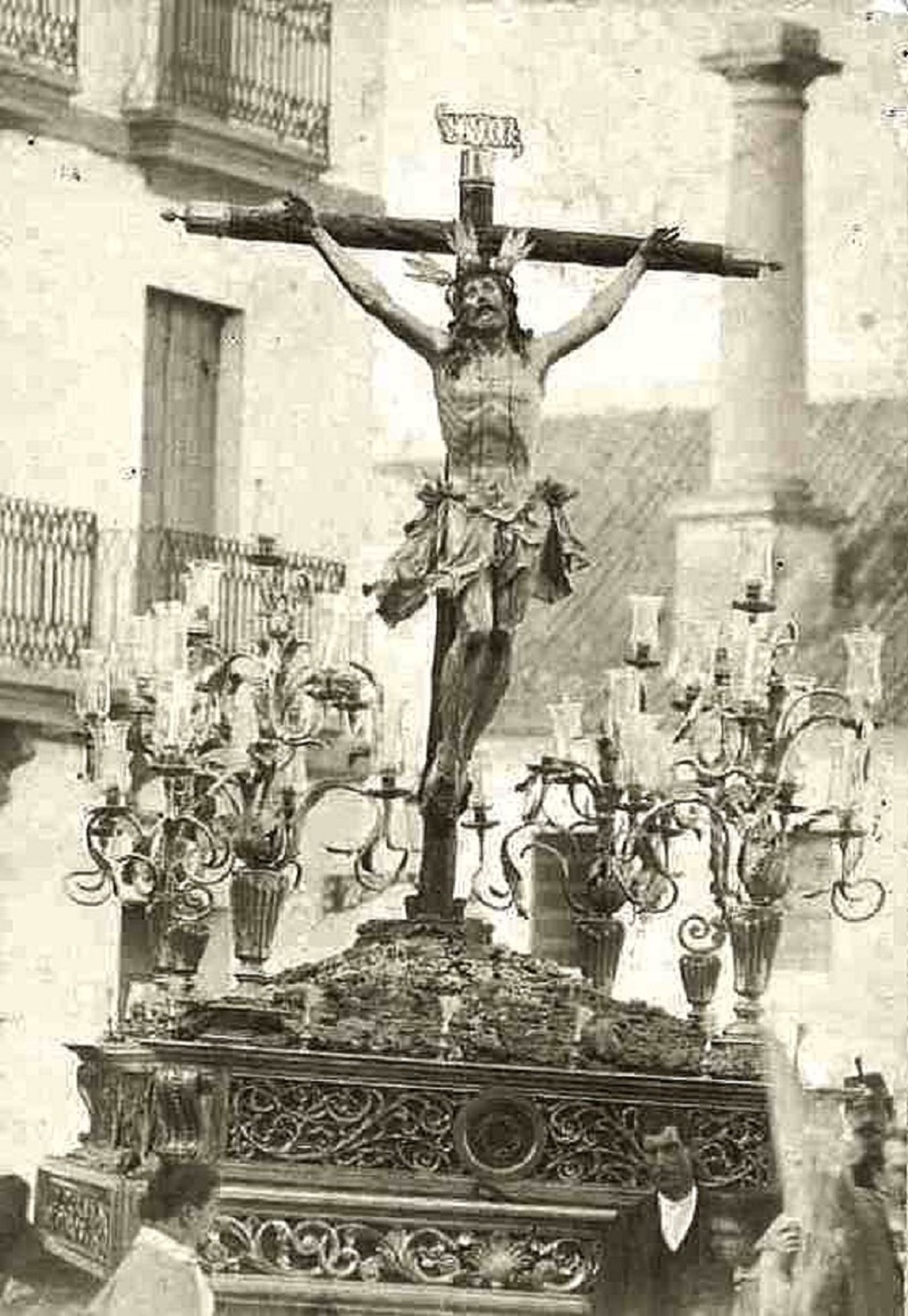 Andas realizadas por Vicente Arestoy.  Estrenado en 1820.