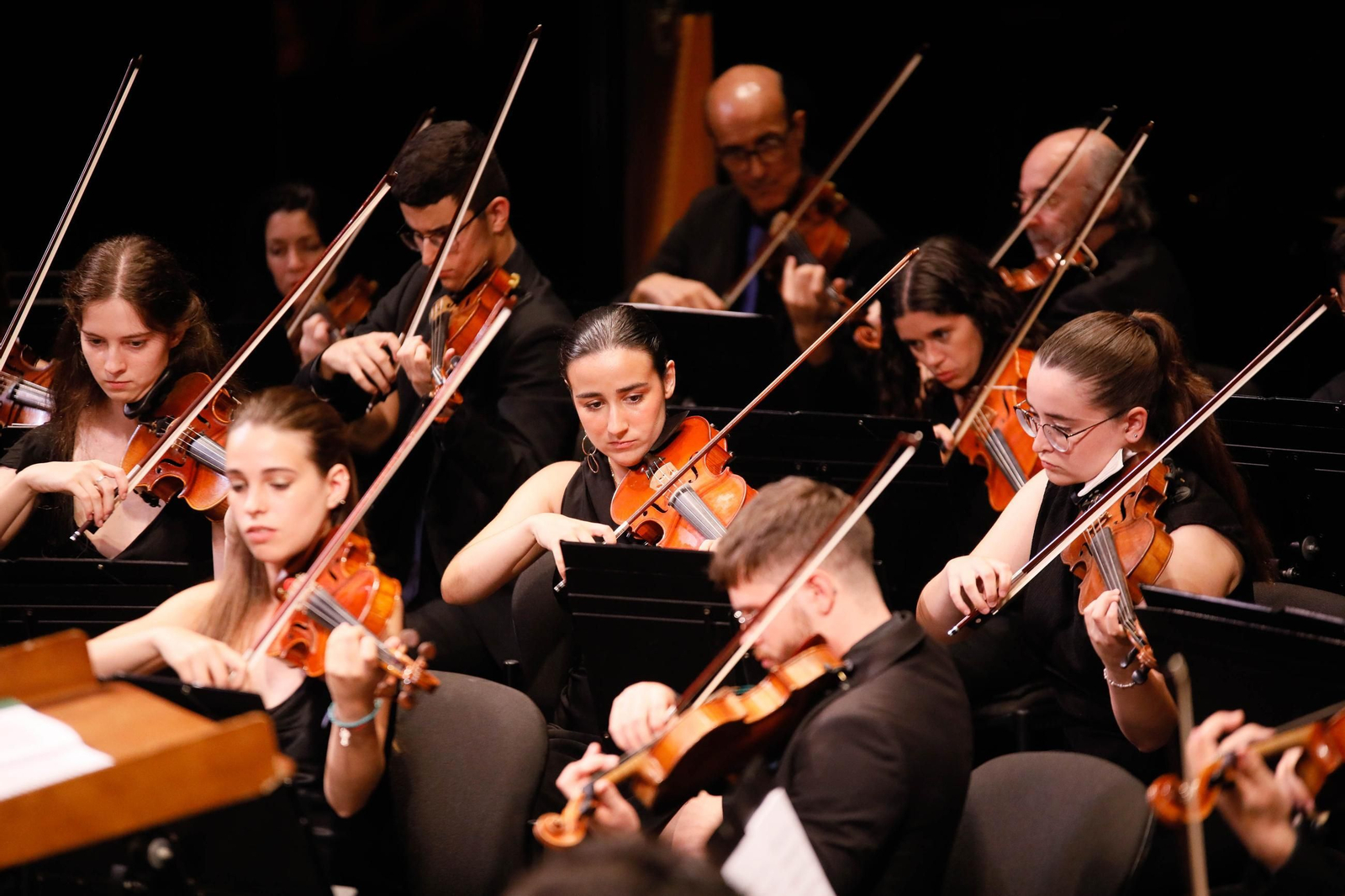 El concierto de la Orquesta de la UAL en el Auditorio Maestro Padilla, en imágenes
