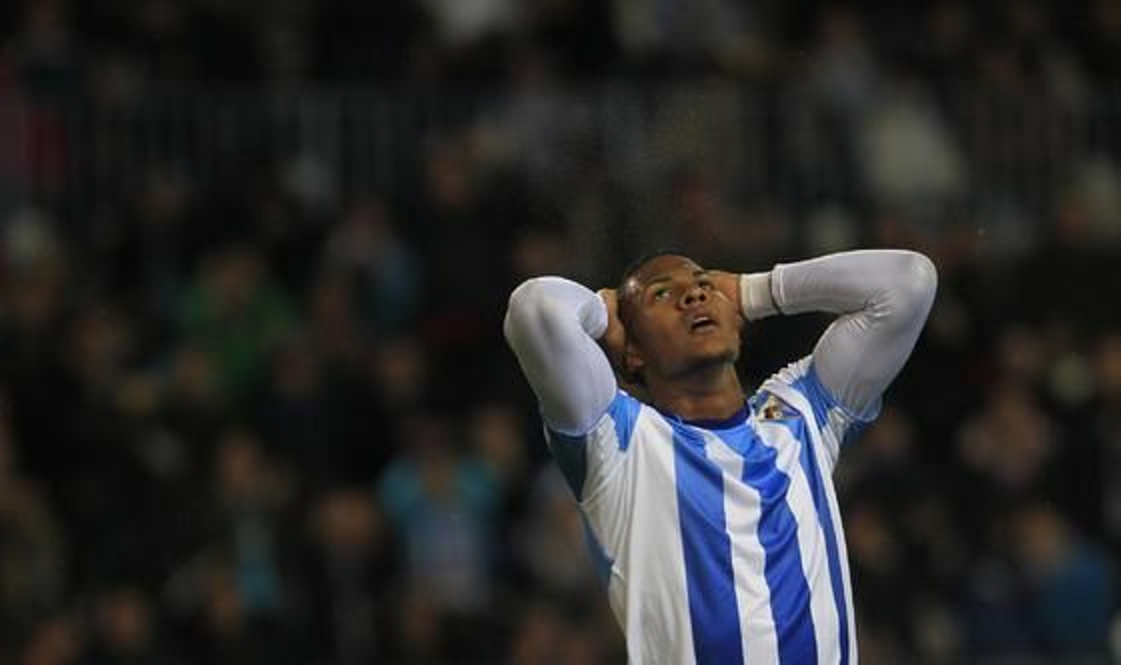 El Málaga recobra el pulso después de golear en casa 4-1 al Racing de Santander. / Sergio Camacho