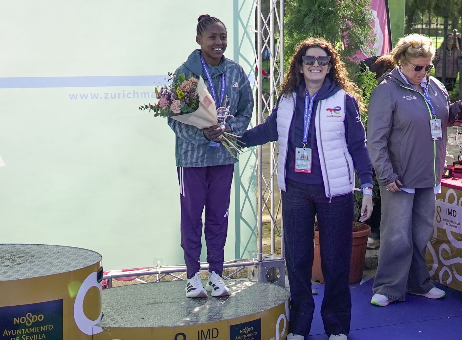 Así ha sido la entrega de premios del Zúrich Maraton de Sevilla 2026