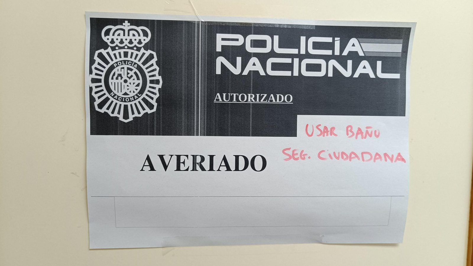 Agentes de la Policía Nacional de La Línea, sin aseos por falta de presupuesto.