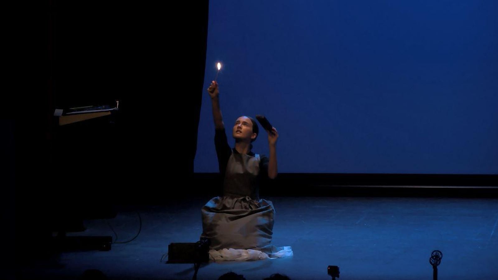 María Lacalle interpreta a 'La pequeña cerillera'