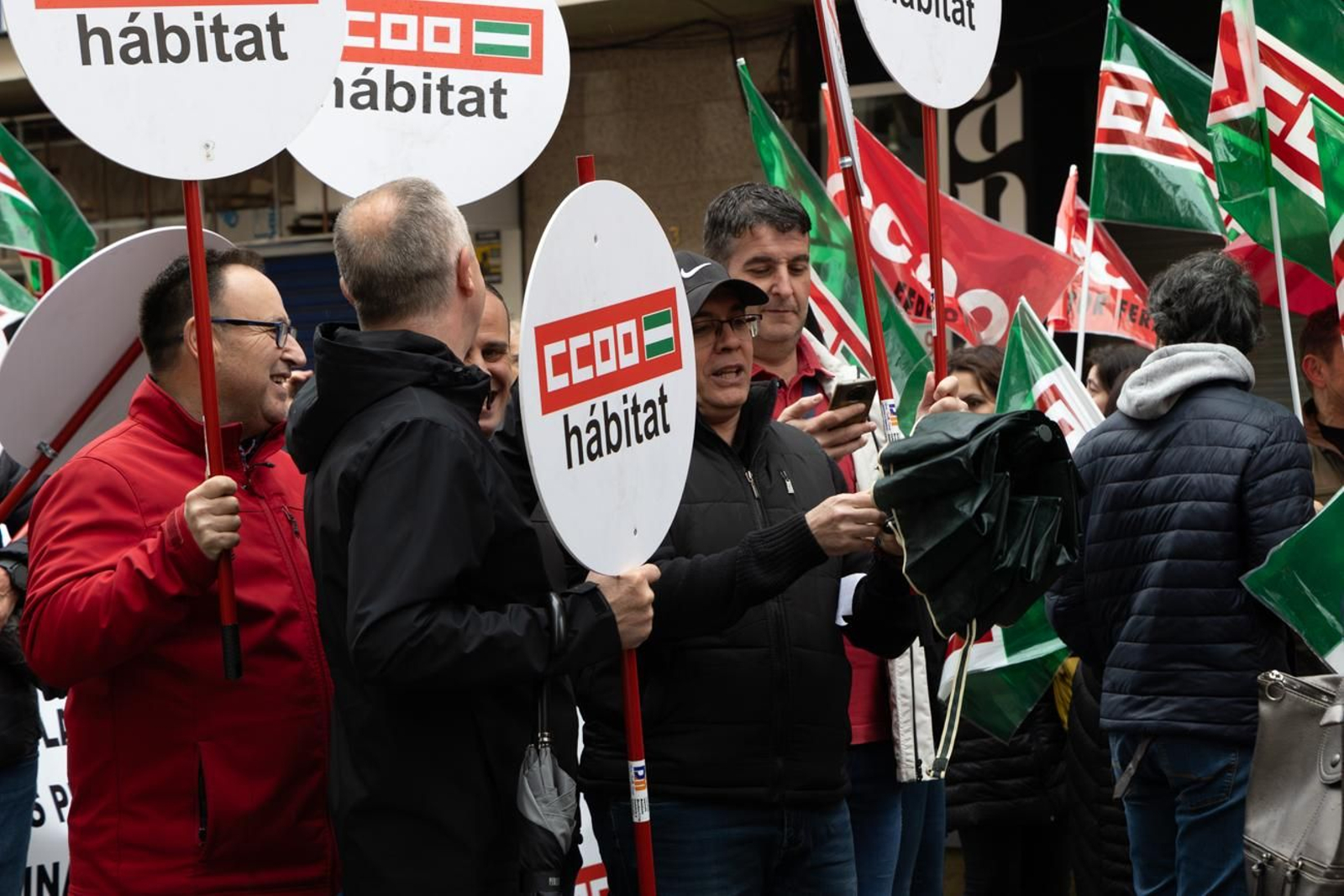 Unas 200 personas han participado en la manifestación por el Día del Trabajo.