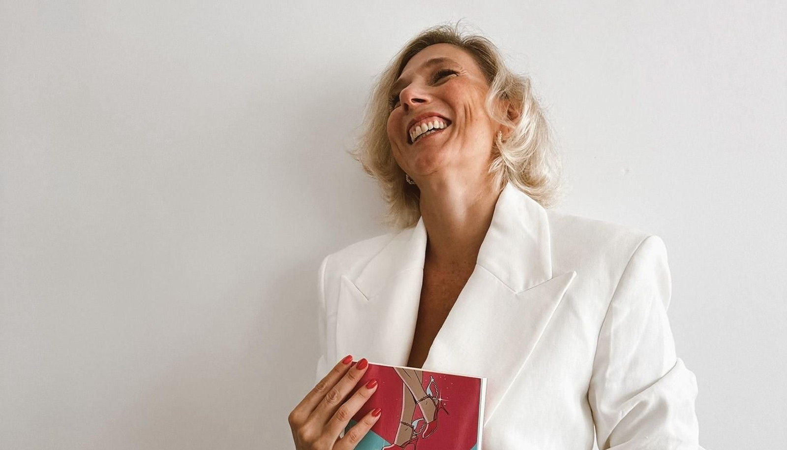 Guadalupe Sánchez con su libro, que está teniendo una gran acogida.