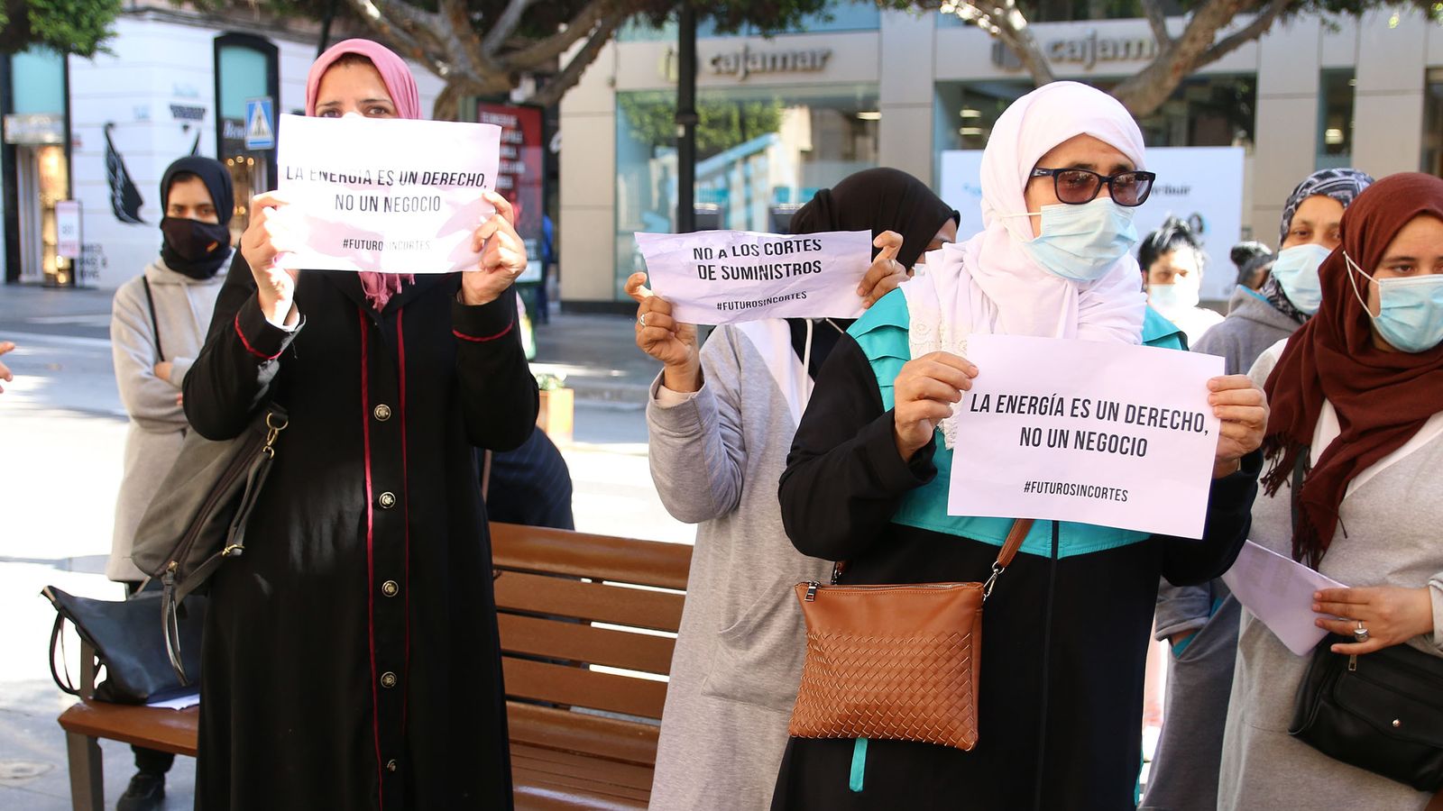 Pancartas de algunos de los manifestantes.