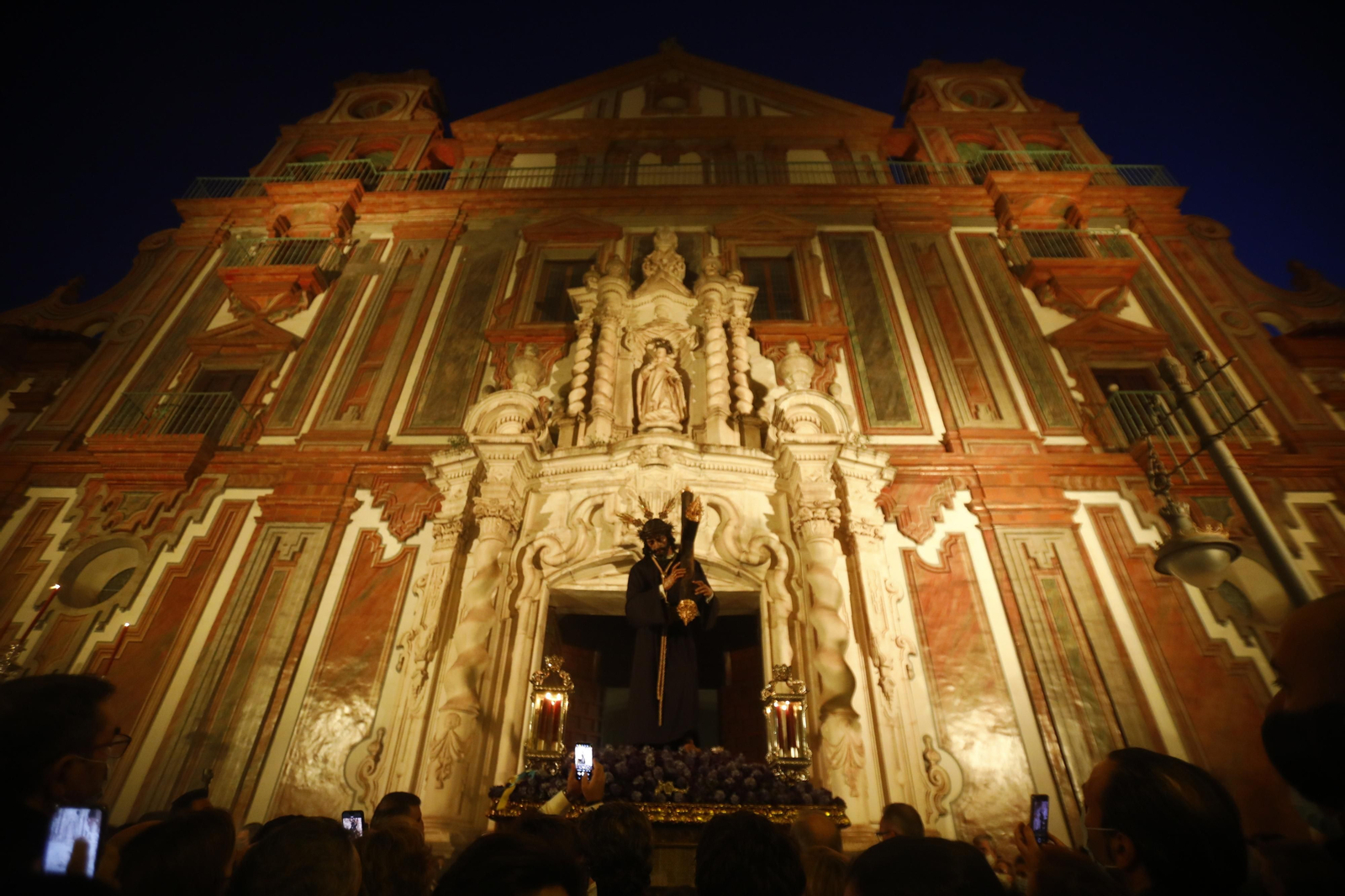 El vía crucis del Señor del Soberano Poder de Córdoba, en imágenes