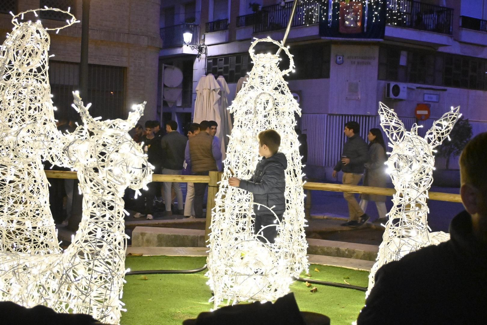 Las imágenes de la Zambomba de la Hermandad de la Esperanza en la Plaza Niña