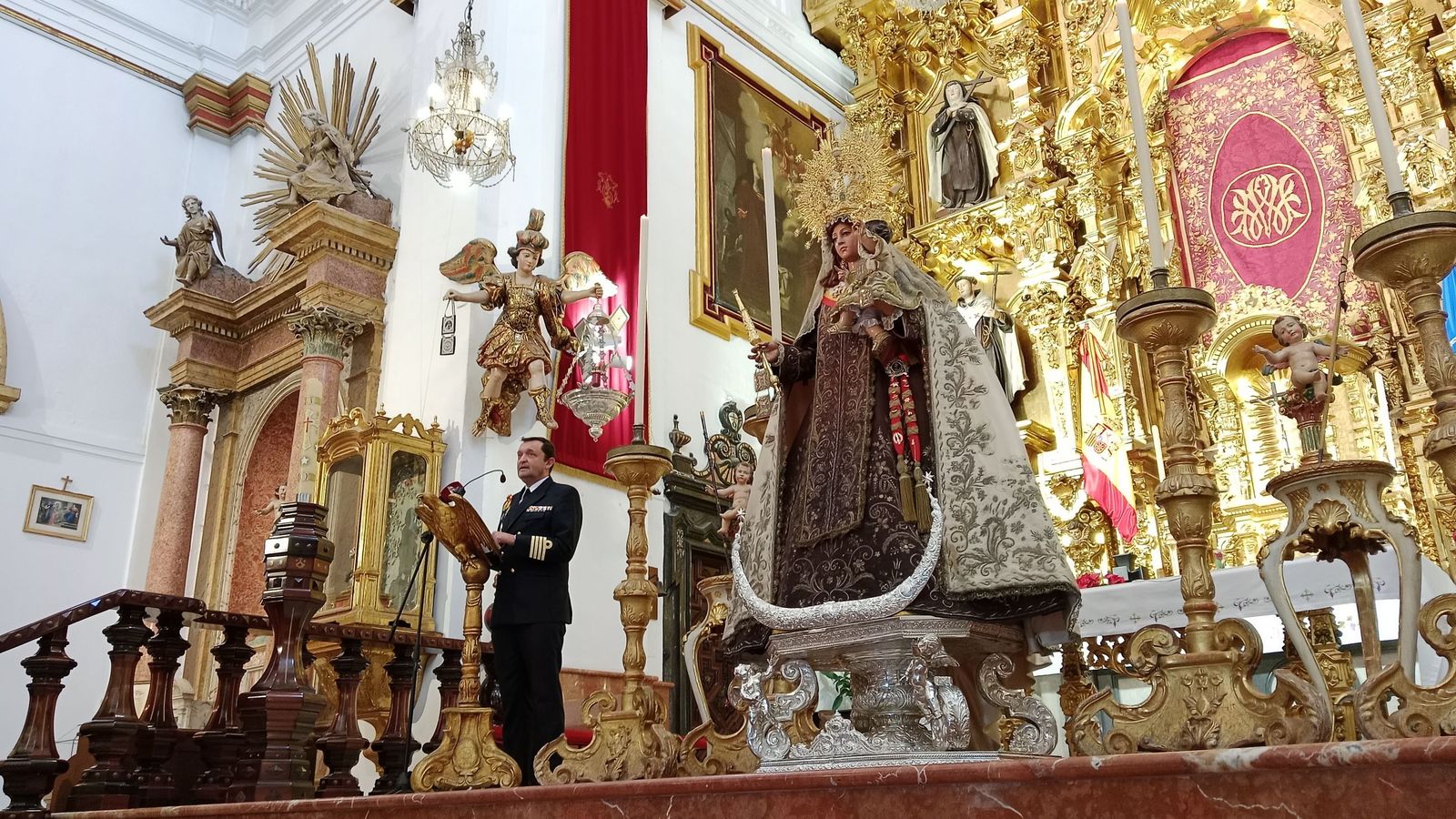 Así ha sido la despedida de los guardiamarinas de la Virgen del Carmen antes de embarcar en el 'Juan Sebastián de Elcano'