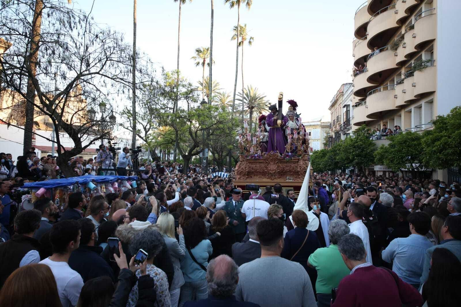 La Hermandad de La Entrega en su primera salida a Jerez