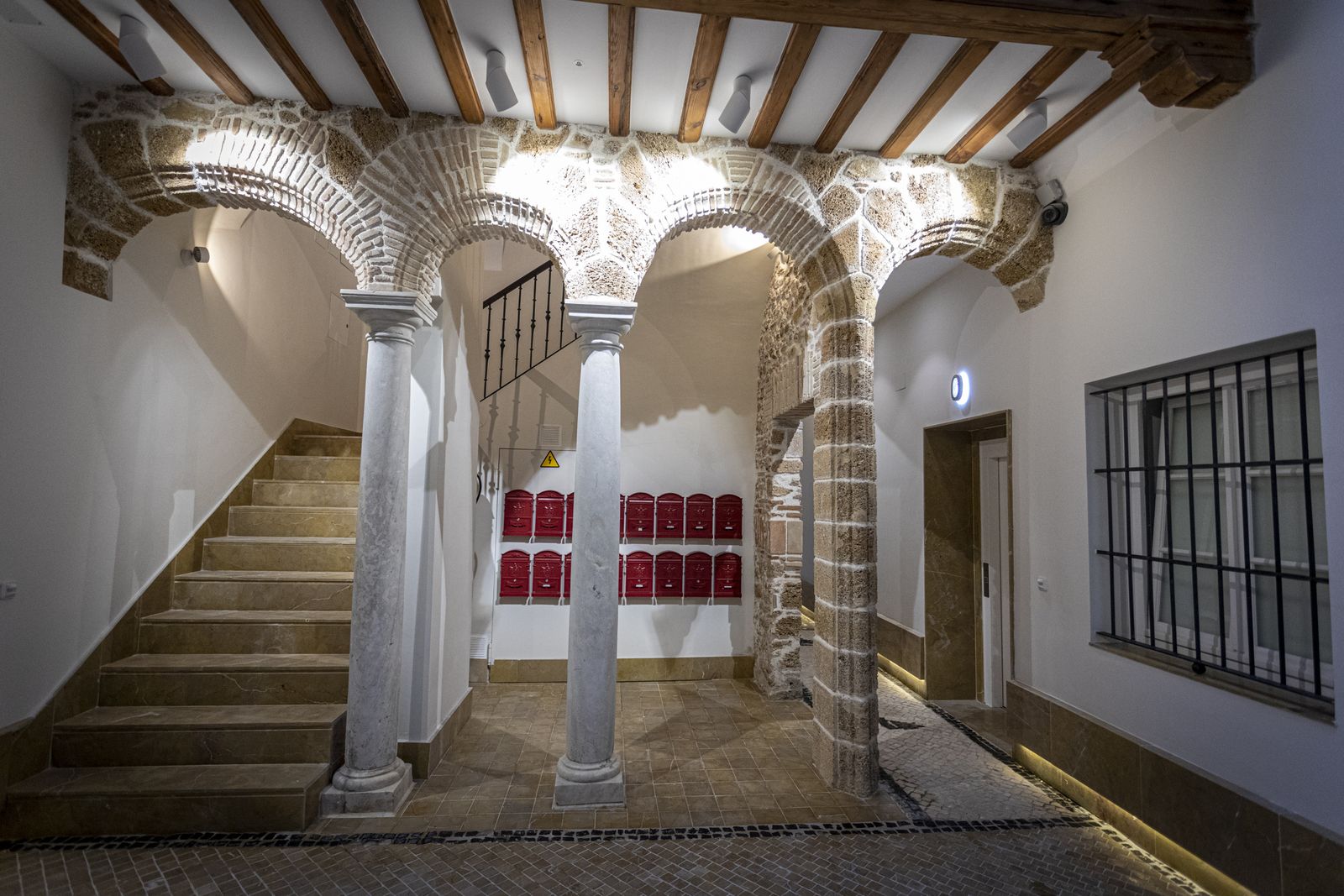 Detalles de la rehabilitación integral de finca en Conde O´Reilly esquina Costa Rica