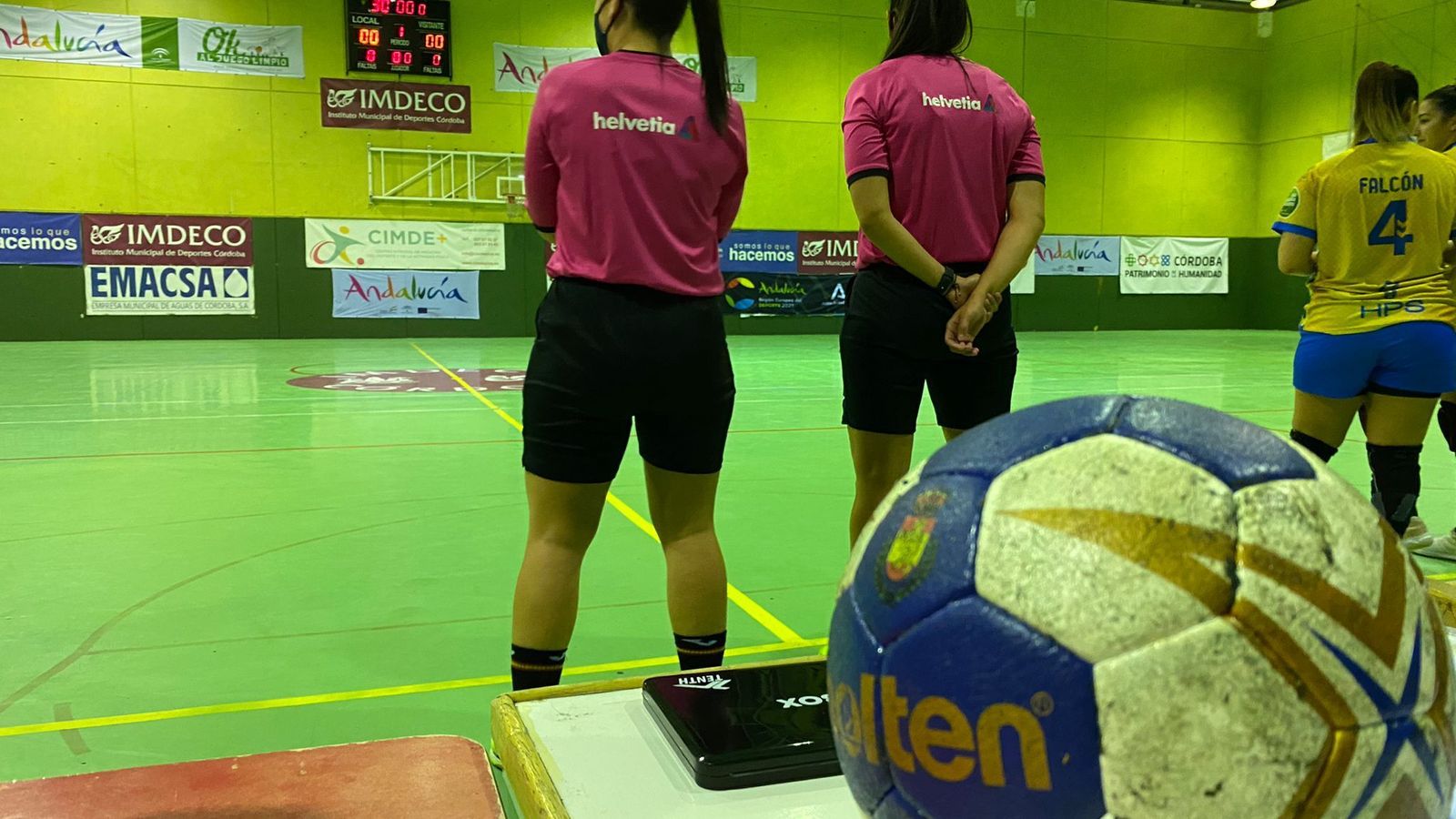 Beatriz y Patricia del Valle.