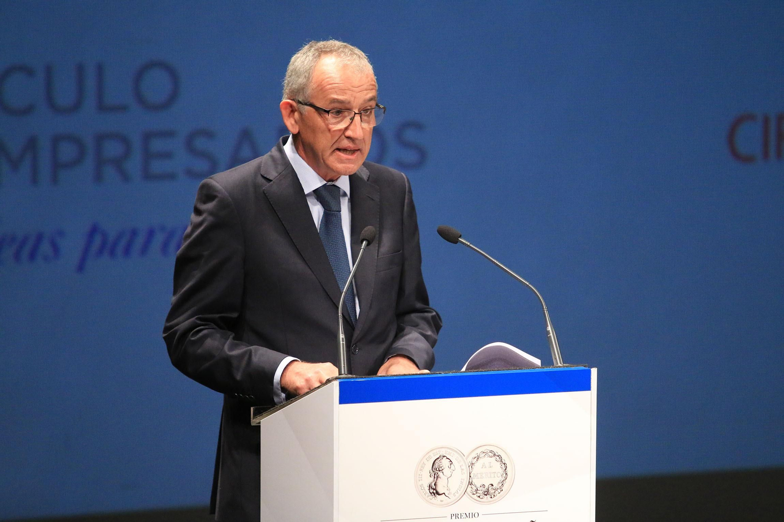 Fotogalería 'El Rey entrega el premio Reino de España a la Trayectora Empresarial a Paco Cosentino'