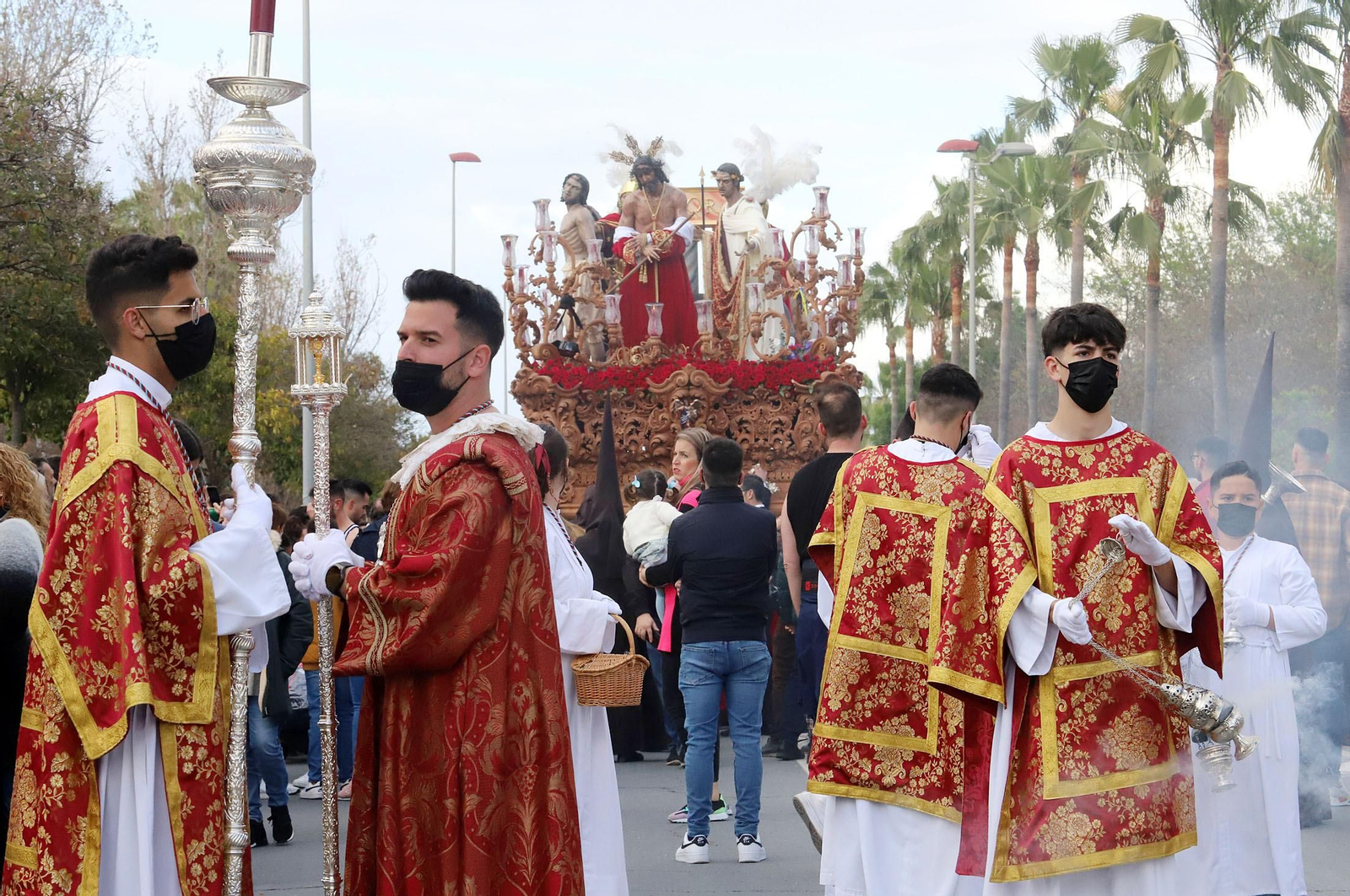 Imágenes de la procesión de La Sentencia por las calles de Huelva